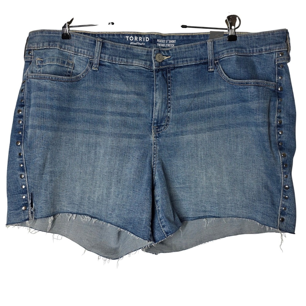 Torrid Perfect 5" Vintage Stretch Studded Denim Shorts Size 22 NWT 42010490 FLAW